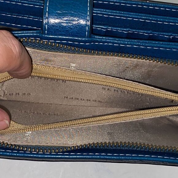 Sendefn Women's Blue Card and Coin Wristlet Wallet Size 4 X 7.5 - Picture 9 of 11